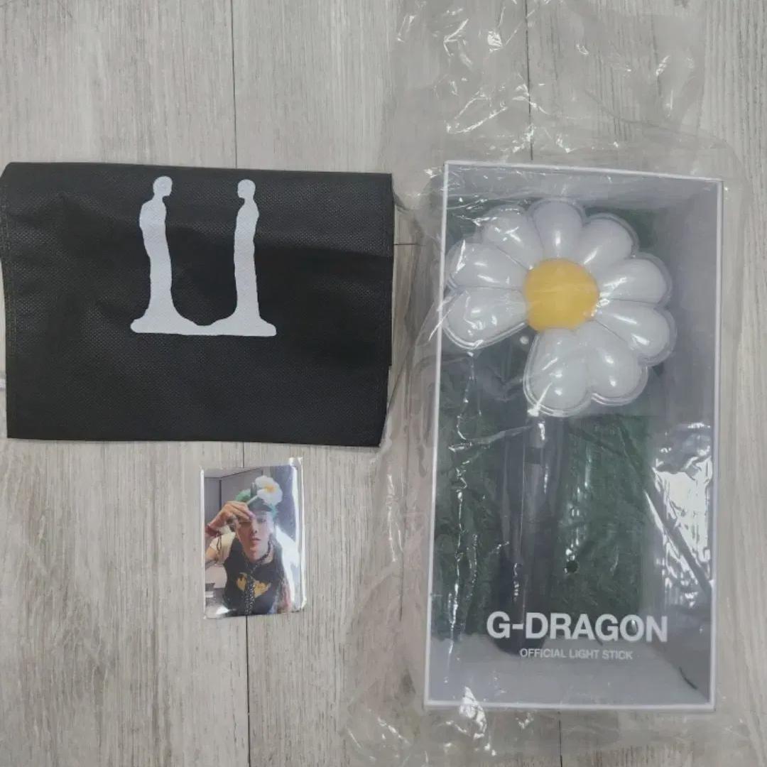 

Официальный лайтстик G-Dragon продается как совершенно новый, запечатанный продукт.