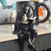 Skelett Dekoration Halloween Buchleser Figur, Gruselige Teufel Harz Skulptur, Gotische Figur Schwarzes Gewand Sensenmann Statue für Zuhause Büro