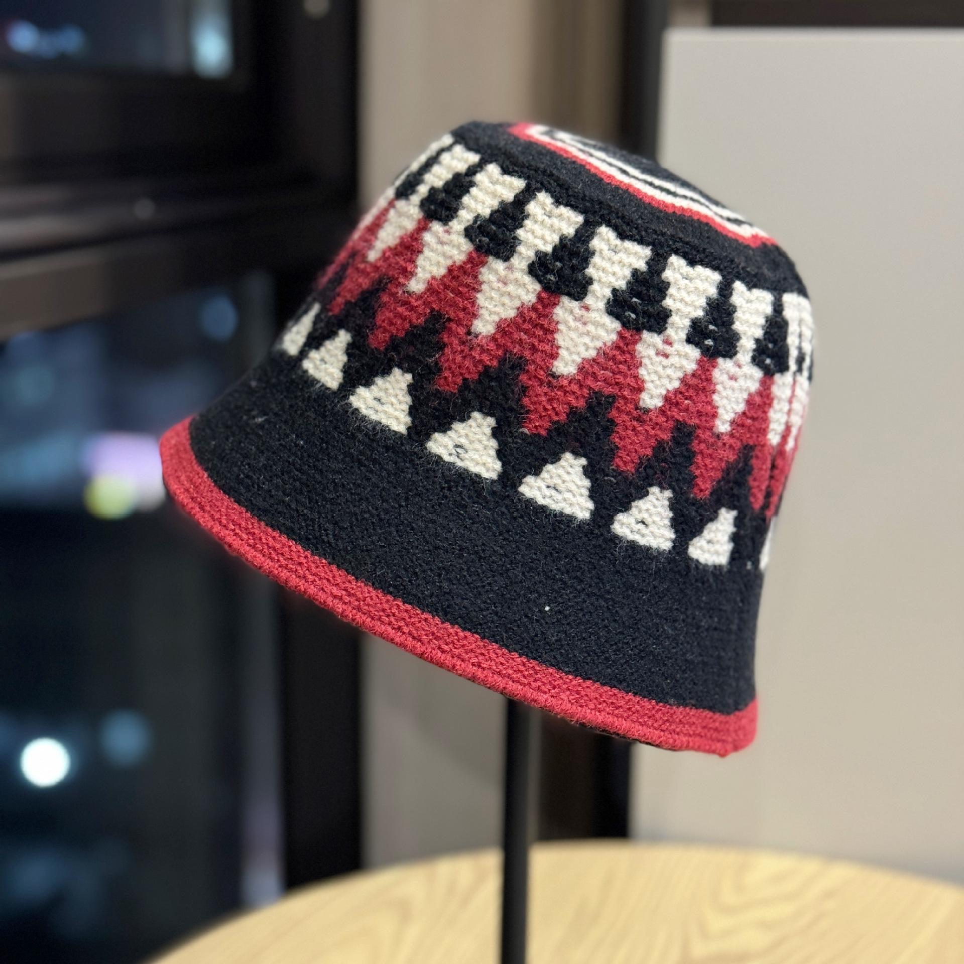 

Новая осенне-зимняя ромбовидная вязаная шапка-рыбак для женщин в корейском стиле, теплая шапка-ведро для ушей, модная и универсальная маленькая шапка, подчеркивающая лицо, трендовая one size