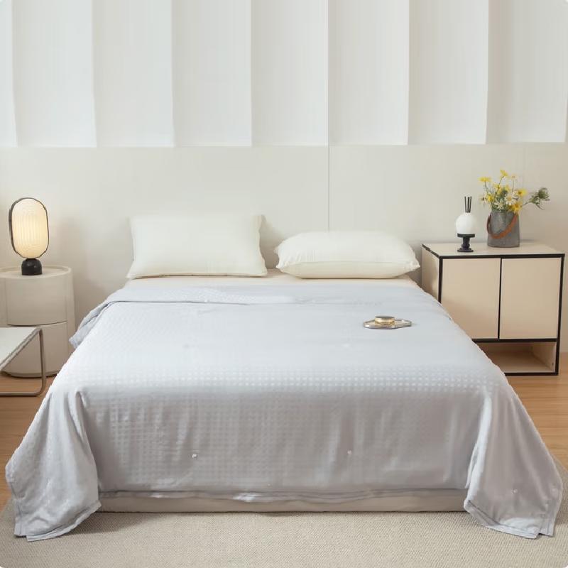 

Muji Gilded Jacquard Silk Blend Quilt