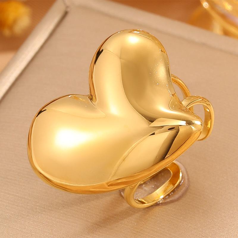 Large-sized Heart-shaped Open Titanium Steel Ring for Women, 18K Gold, Elegant and Versatile, with A High-end Feel.
