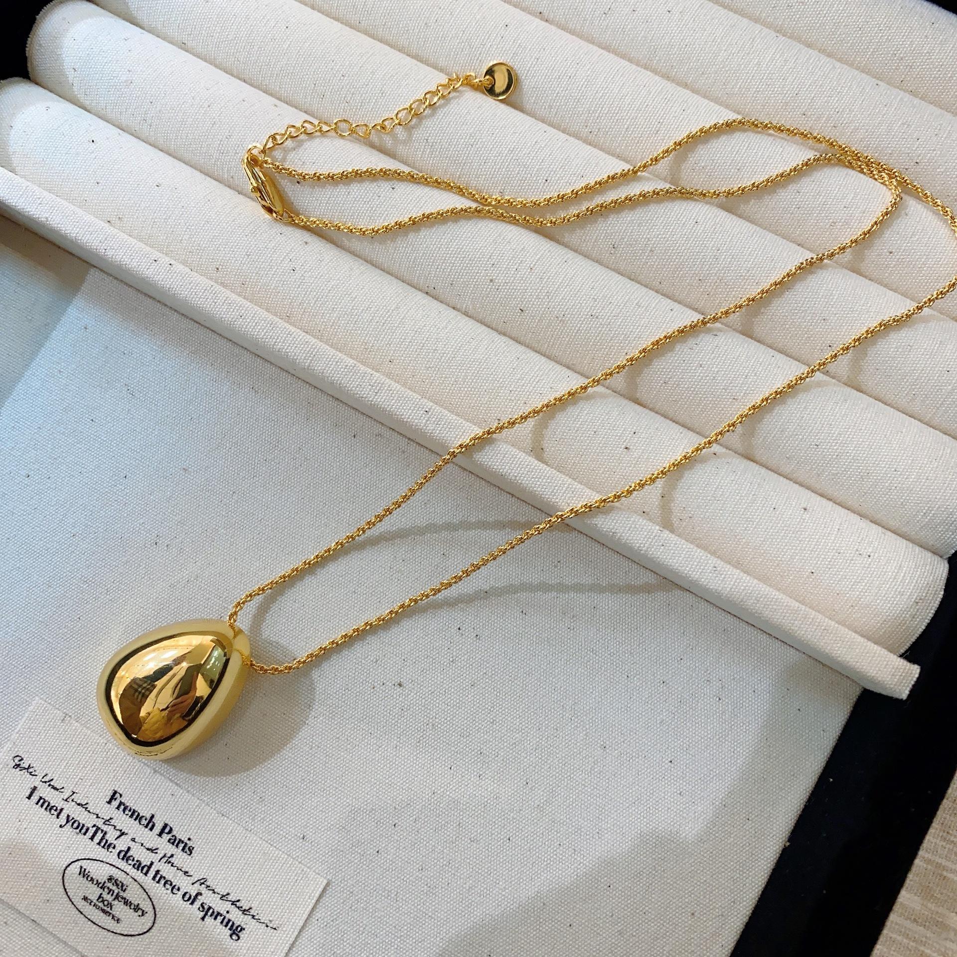 

French Retro Design Egg-Shaped Water Drop Pendant Necklace Minimalist Premium Cold Wind Silver Egg Sweater Chain