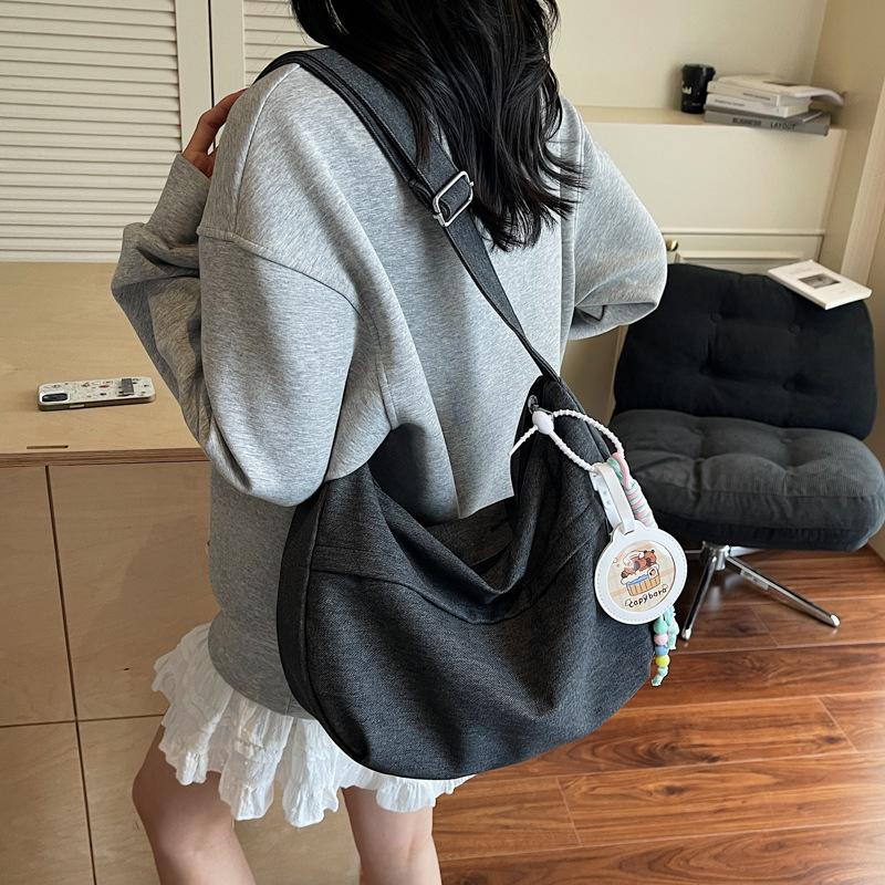 Casual Niche Messenger Bag Summer 2025 New Fashion Simple Shoulder Bag Practical and Lightweight Women's Dumpling Bag