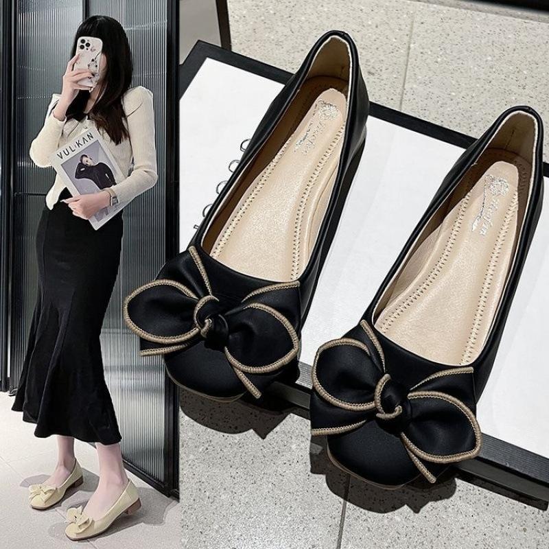 2025 vår nya damskor koreansk version Doudou-skor rosett student högklackar platt klack stor storlek enskor platt sula