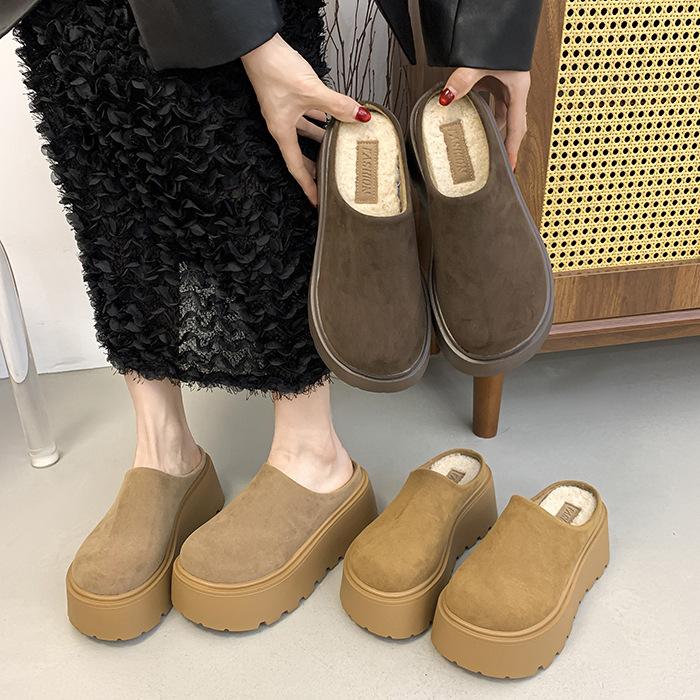 Schwammkuchen Dicksohlen Taschenkopf Fleece Baumwollpantoffeln Damen tragen Retro Weiches Leder Vielseitig im Herbst und Winter, kleine höhenerhöhende flauschige
