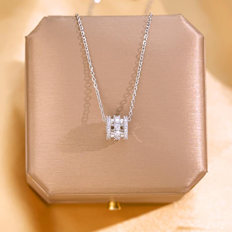 Golden Luxury Diamond Titanium Steel Necklace Women Fashion Slim Waist H Pendant Collarbone Chain