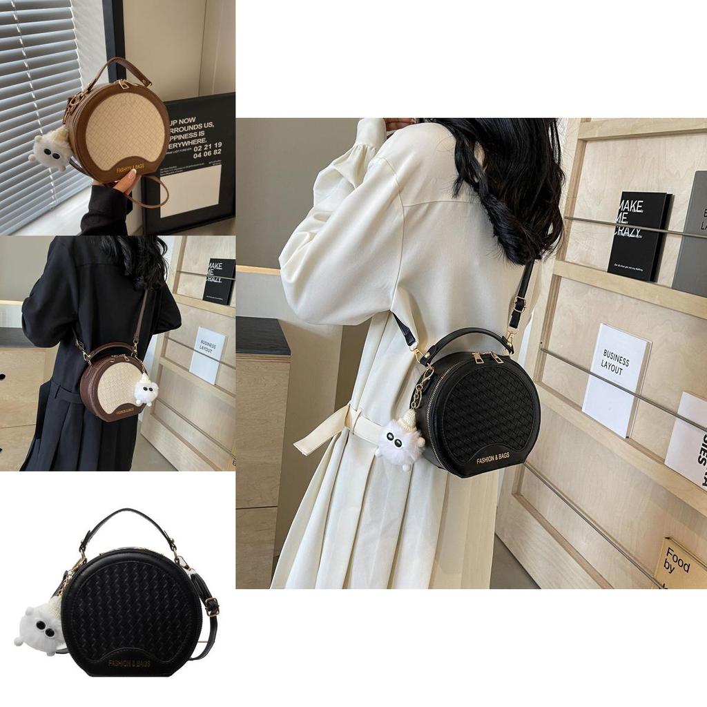 Stylish Trendy Womens Round Crossbody Bag With Zip Closure In Chic Black