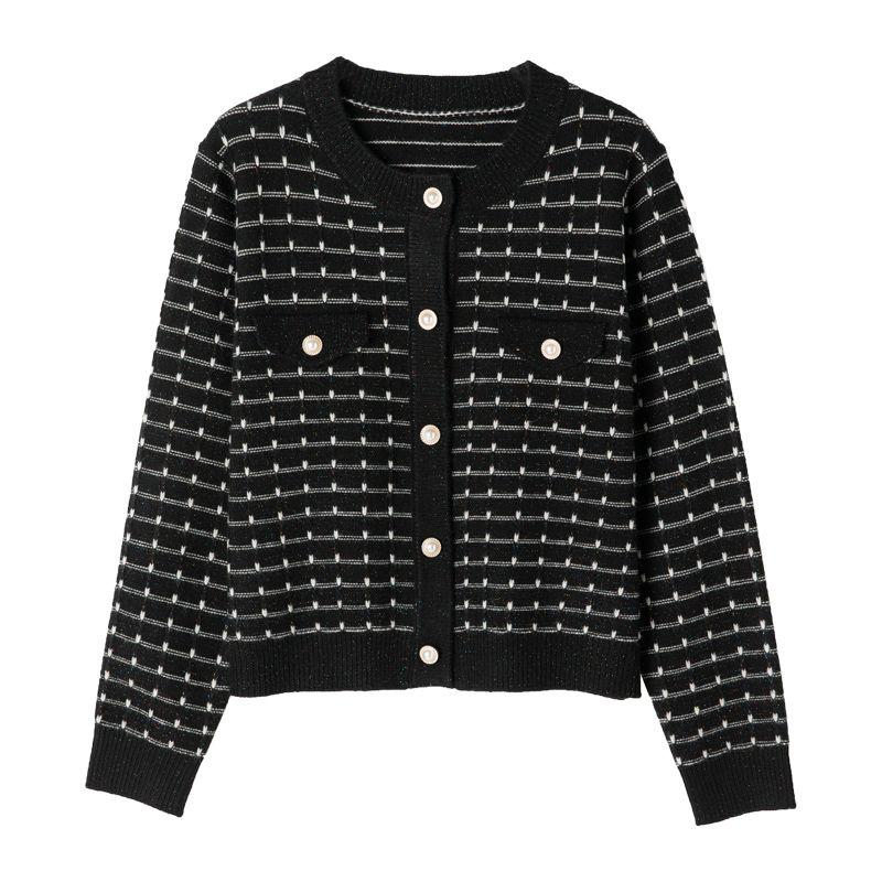Xiaoxiangfeng Short Sweater Small Coat Knitted Cardigan Women's Autumn 2026 New Plaid Overlay Top Spring and Autumn