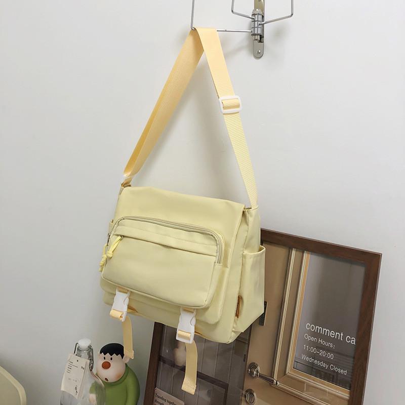 High Capacity Retro Canvas Bag Unisex Style Perfect For Daily Use With Zipper Closure