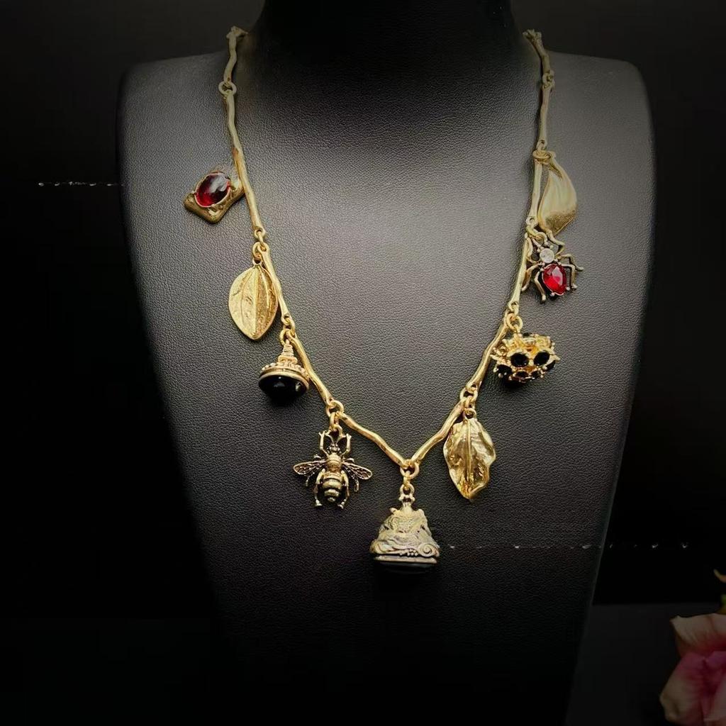 ZA cross-border European, American and medieval multi-layer stacked necklace animal insect leaf love pendant retro high-end necklace