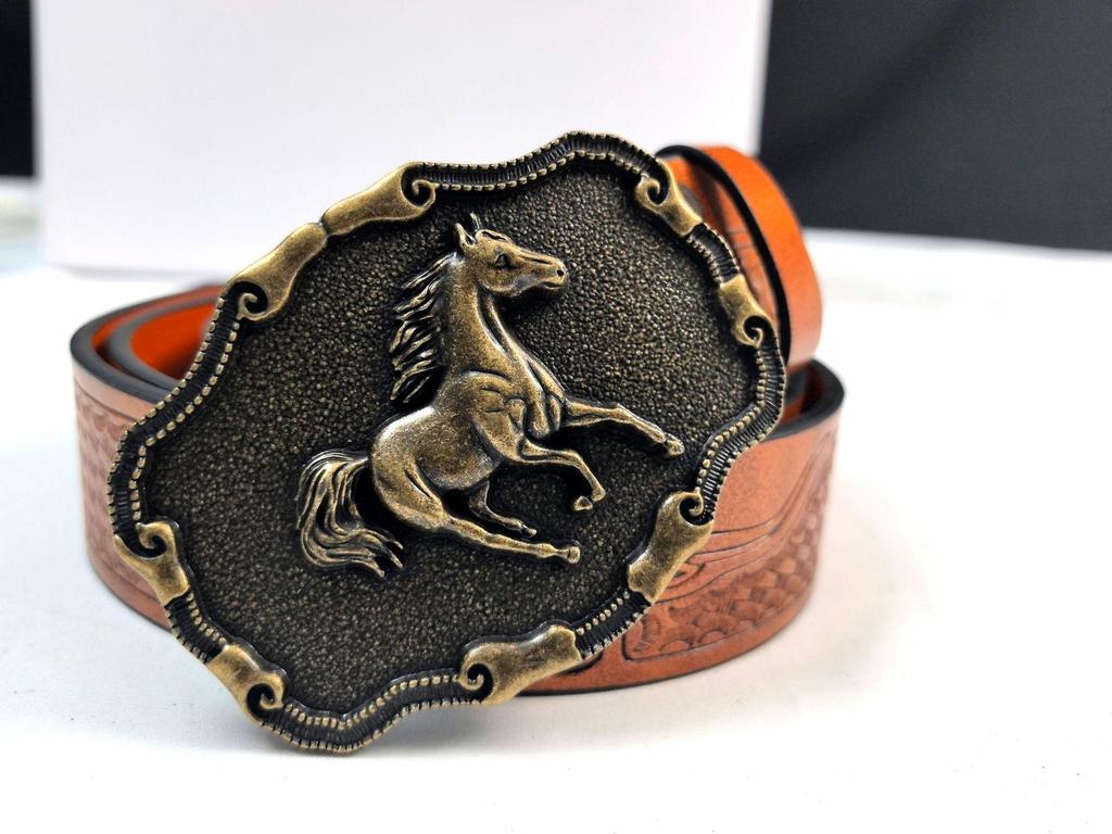 Men's Fashionable Denim Belt with Embossed Horse & Floral Design – Retro Casual Leather Accessory