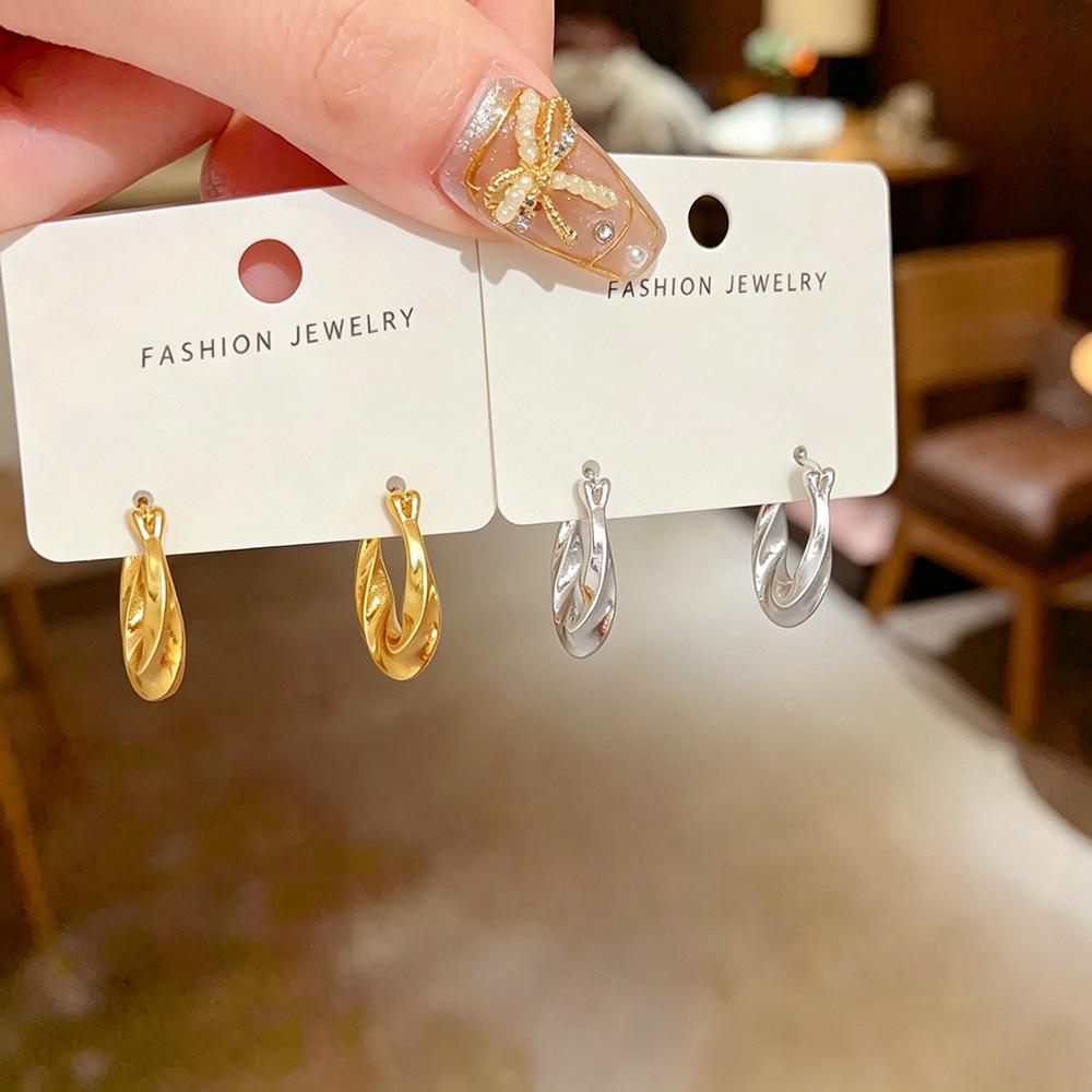 Stylish U-Shaped Twisted Hollow Earrings for Women - Elegant, Versatile Design for Everyday Wear
