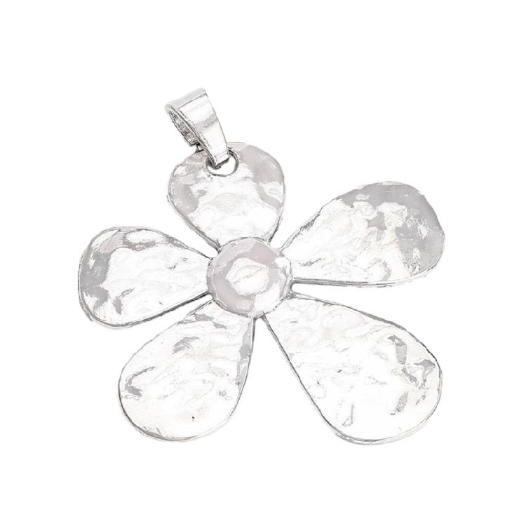 Durable Alloy Heart Pendant Hollow Jewelry Charm Flower Pendant Alloy Material