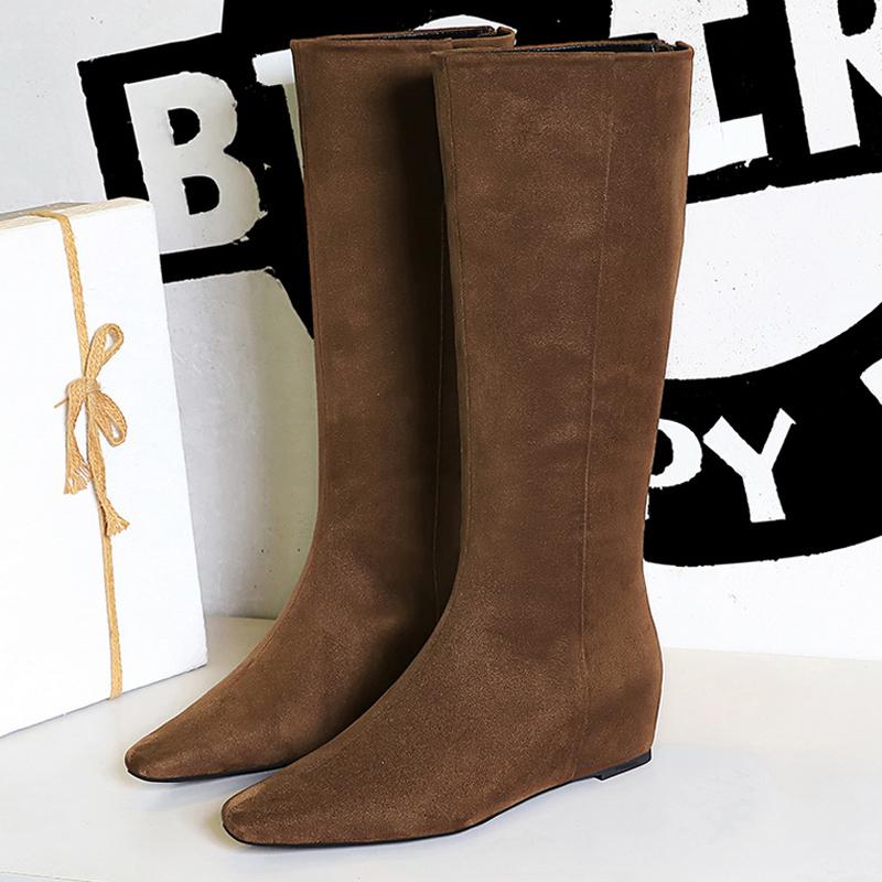 

Женские ботфорты до колена Дизайн с задней молнией Высокие ботинки Клинья Длинные ботинки Осенне-зимняя обувь Замша Квадратный носок Женские ботинки 34 темно-коричневого