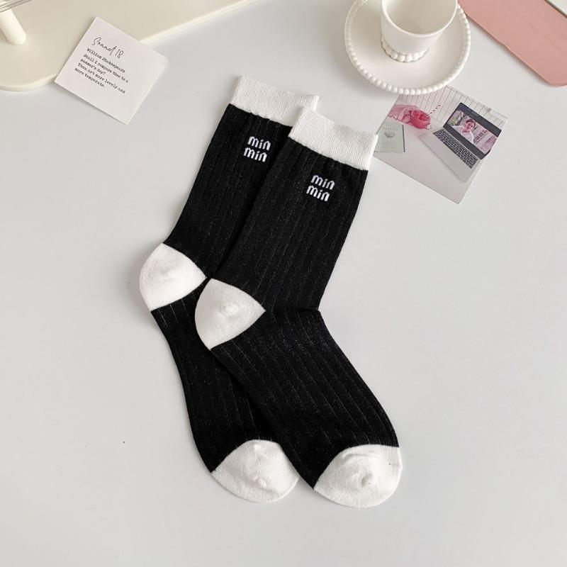 

Women s Spring and Summer Color Letters Draw A Breathable Cylinder Pile Socks 1 pair чёрный