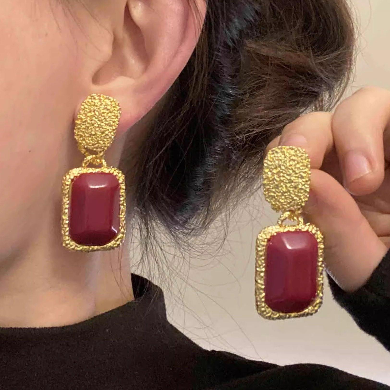 Vintage Red Resin Earrings for Women Fashion Geometric Oval Square Drop Dangle Earrings Palace Style Jewelry Accessories