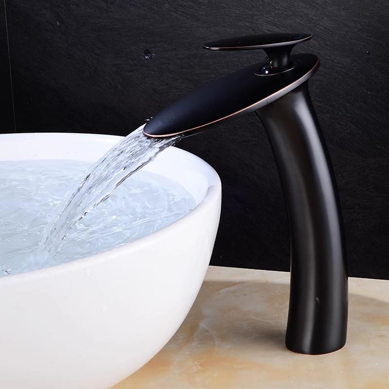 Bateria Łazienkowa Różowe Złoto Mosiężna Bateria Umywalkowa Bateria do Zlewu Kran Wodospad Zimna i Ciepła Woda Kran do Umywalki Montowany na Blacie Kran do Umywalki