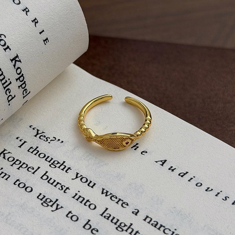 Modele Noworoczne Mają Przesyłkę Ryb Co Roku, Średniowieczne Otwarte Pierścionki, Retro Dwór I Narodowy Trend Układania, Noszenie Pierścionków z Cyrkoniami