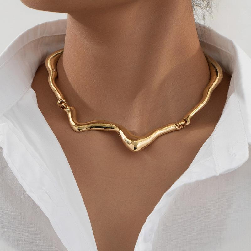 European Fashion Gold Wave Pattern Choker for Women
