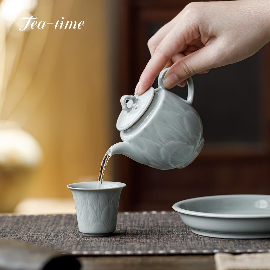 Sky Blue Ru Porcelain Tea Infuser Teapot Relief Ceramic Tea Brewing Kettle Tea Teapots With Filter Chinese Puer Tea Ceremony