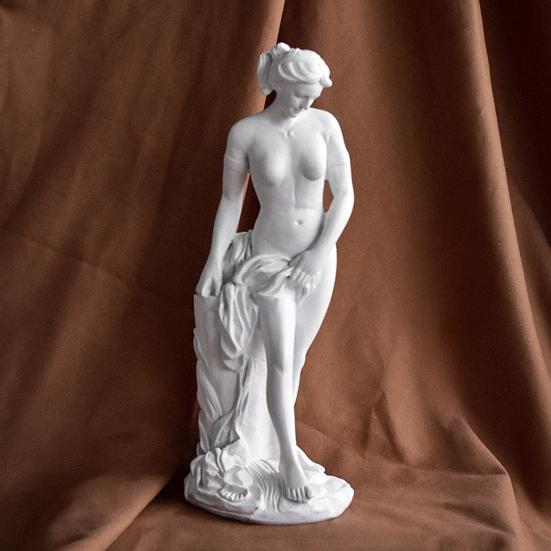 Venus Goddess Sculpture, Matte White Resin Venus Figurine, European Style Artistic Desktop Decoration for Living Room Study Room Home Office Decor