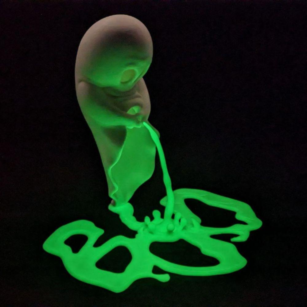 Funny Peeing Ghost Figurine Creative Playful Halloween Figurine Wacky Cute Squirt Ghost Statue Party Decoration