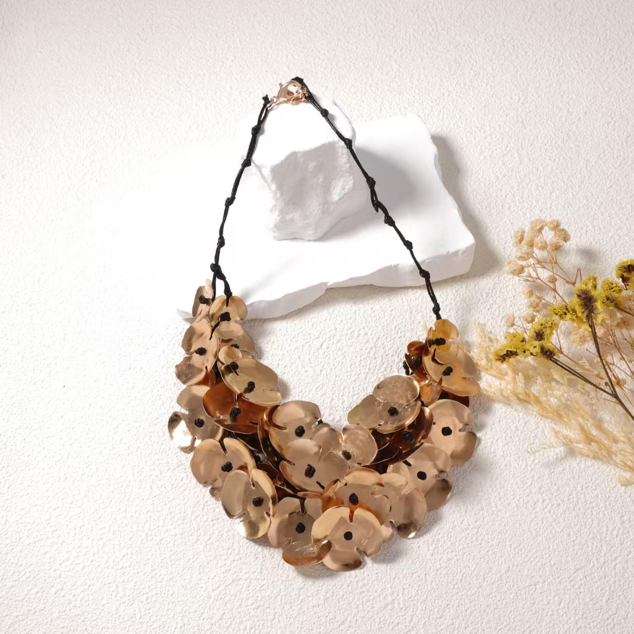 

ZA Роскошное ожерелье-шнурок с цветами-водопадами: Плетеная вручную многослойная металлическая цепочка с цветочным узором для ключицы золотой