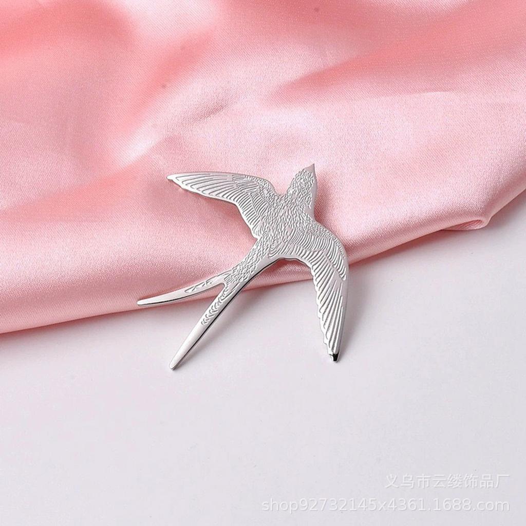 Elegant Swallow Bird Brooch Pin Cute Alloy Jewelry Lapel Pin Accessory For Women Men Casual Party Wedding Gift