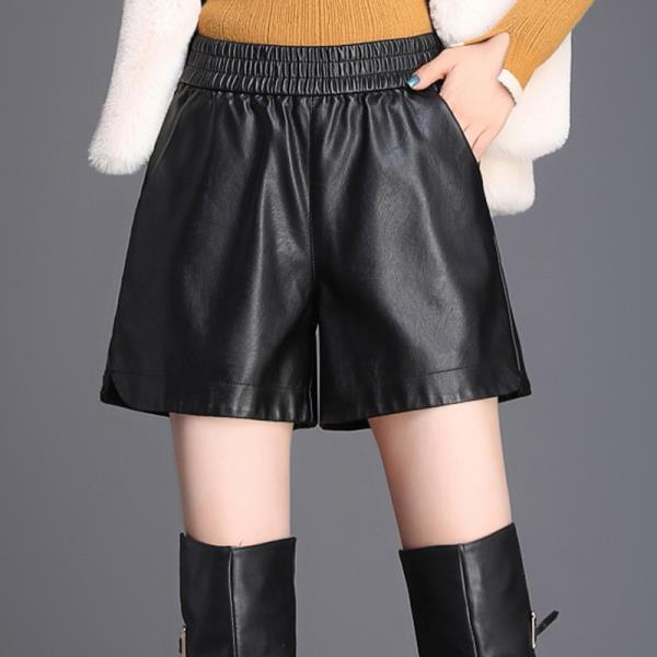 2026 New Women's PU Leather Wide-Leg Shorts, Elastic Waist & Slimming Base Layer, Plus Size Bootcut Pants for Spring/Autumn.