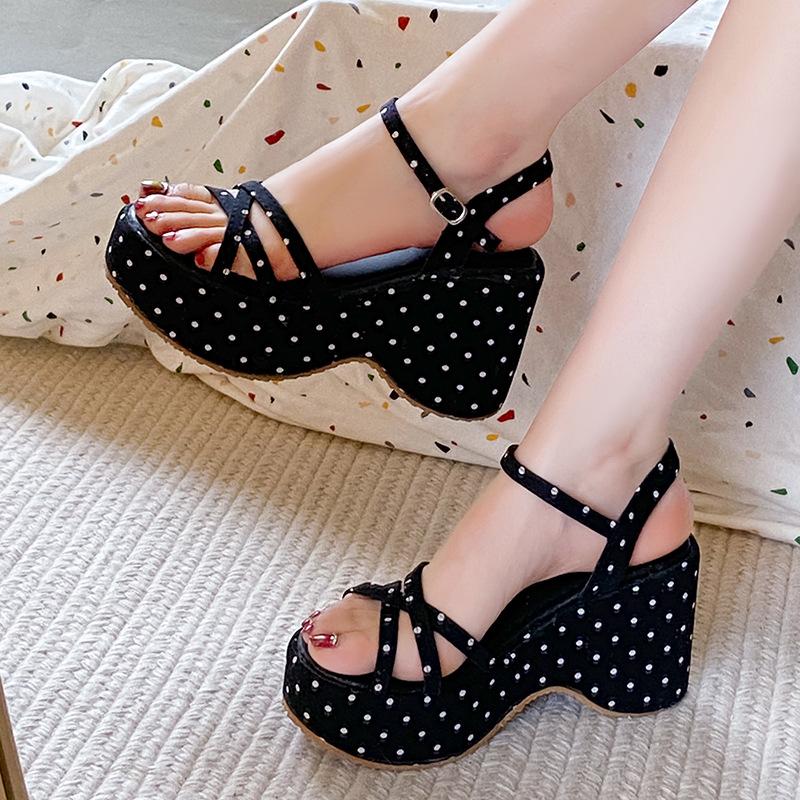 Thick-soled Cross-strapped Small Floral Sandals, Summer New Wedge Heel Sweet One-word Sandals