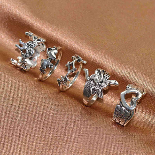 Retro For Women Punk Butterfly Heart Rings Set Retro Gothic Ancient Color Color Dice Angel Wings Charms Finger Rings JewelryVintage Rings