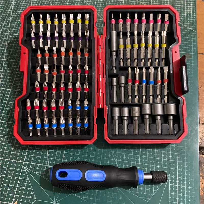 83-teiliges Regenbogen-Zauberkasten Schraubendreher- und Bit-Set - Elektrisch, Sechskant, Schlitz, Kreuzschlitz