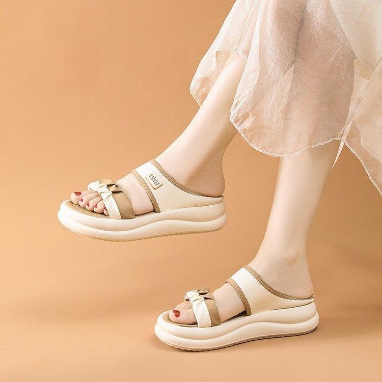 Muffin soft-soled slippers women's summer wear fashionable thick-soled non-slip maternity sandals 2025 new with skirts beach shoes