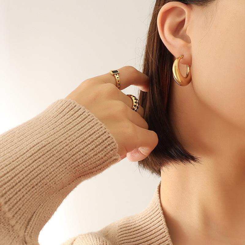 European  American Cold Style U-Shaped Geometric Earrings: 18K Gold Plated, Simple, Fashionable, Colorfast Titanium Steel