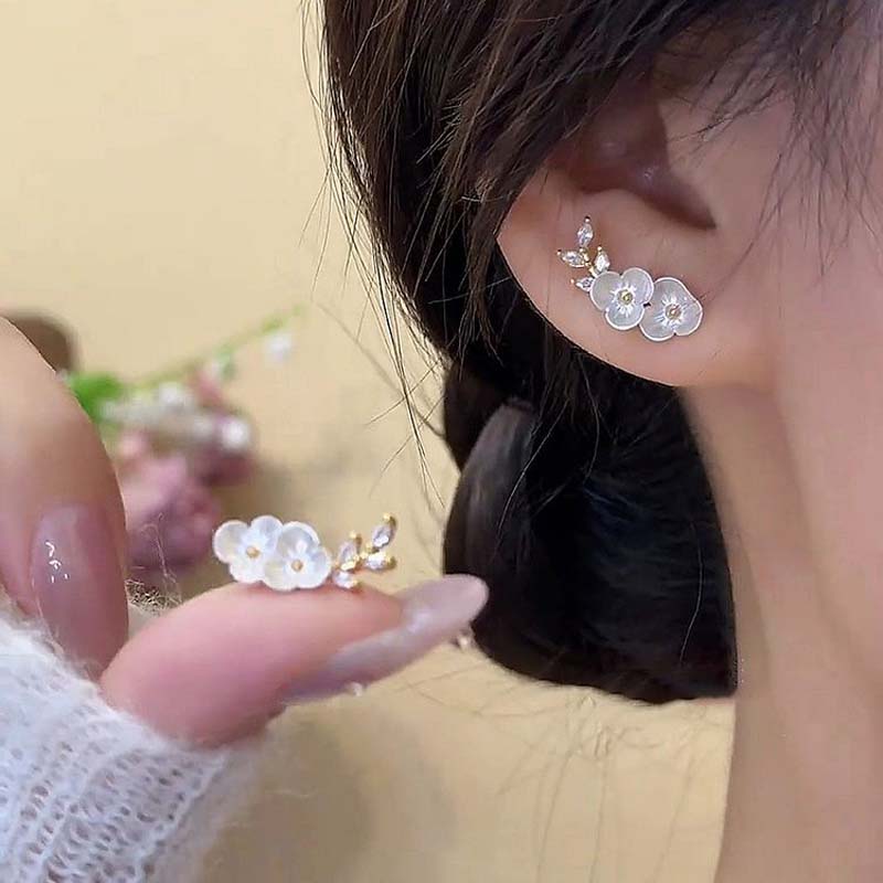 Korean White Flower Stud Earrings For Women Girls Exquisite Crystal Petal Leaf Temperament Earrings Zircon Accessories Gift