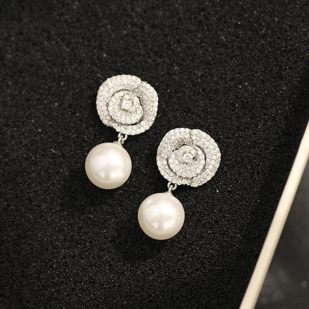 New product temperament: diamond-inlaid white rose stud earrings, simple and versatile, imitation pearl earrings, 925 silver needle earrings, earrings