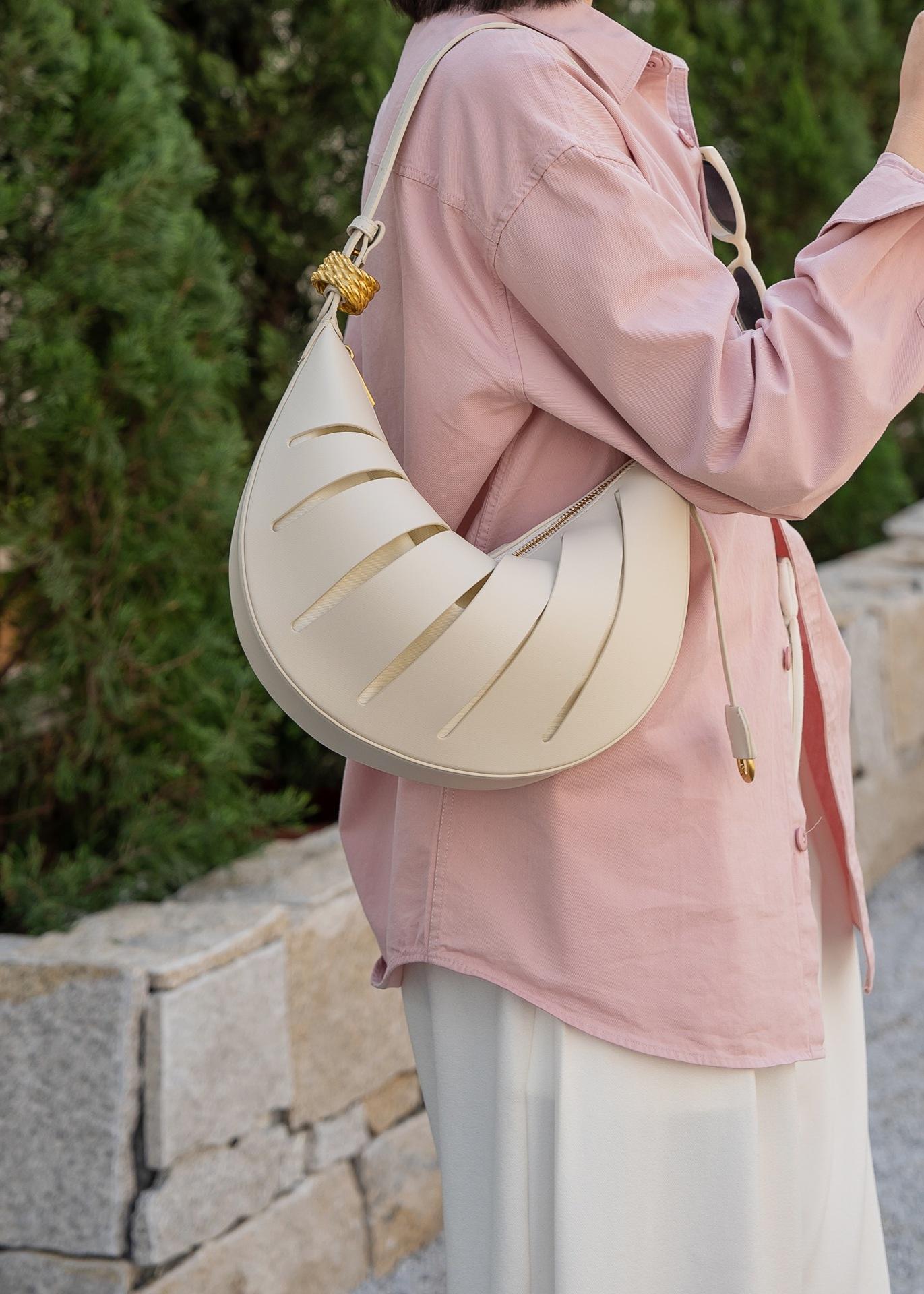 

2026 Niche Crescent Bag Women s Retro Versatile Single Shoulder Armpit Manufacturer 33x19x7CM белый