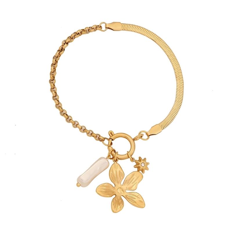 Heart Pendant Bracelet Trendy Flower Chain Jewelry Stainless Steel Texture Suitable for Casual and Special Occasion