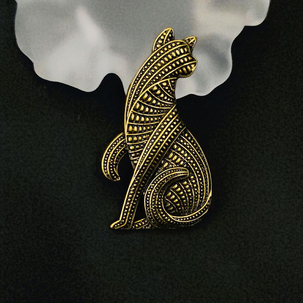 Medieval Brooch Animal Cute Kitten Brooch Versatile for Male and Female Students