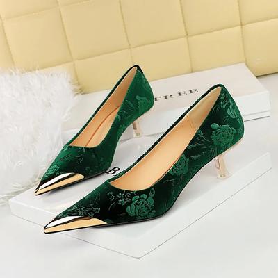 Mode Damenabsätze Metallspitze Damenpumps Mode Kitten Heels Sexy Partyschuhe Damen Wildleder Rändelung Damenabsätze Luxus Hochzeitsschuhe