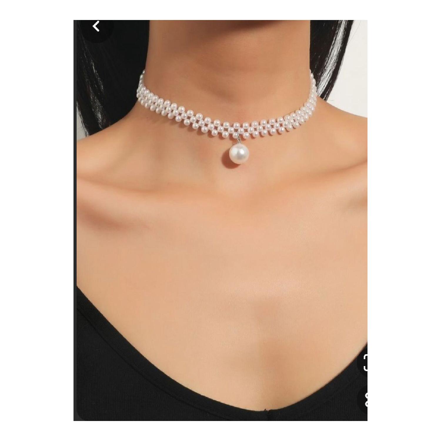 

Design Incili Hand Structure Necklace Minimalist Design вершковий