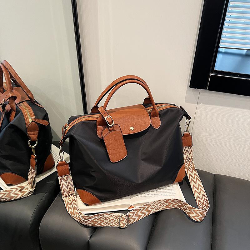 Nylonová látková taška dámská velkokapacitní nová podzimní a zimní všestranná taška přes rameno ležérní přenosná dojížděcí nákupní taška