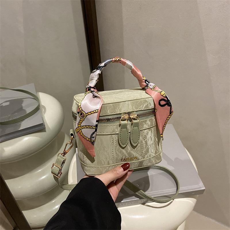 2025 New Model, Portable Box Bag, Women's Retro Fashion Bucket Bag, High-end Sense Niche Versatile Messenger