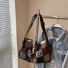 Large Capacity Messenger Bag Casual and Lightweight Plaid Design with Adjustable Shoulder Straps Fashionable Shoulder Bag KTB