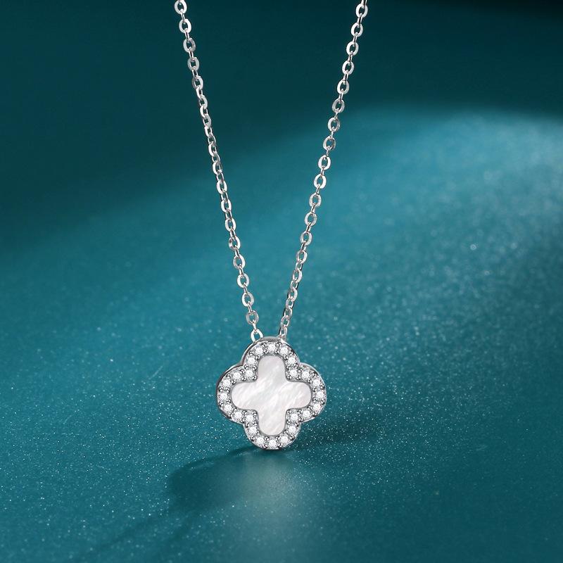 Clover Necklace Fashion Lamp Luxury Temperament High Ins Cold Wind Clover Pendant Gift Female Premium Durable Quality