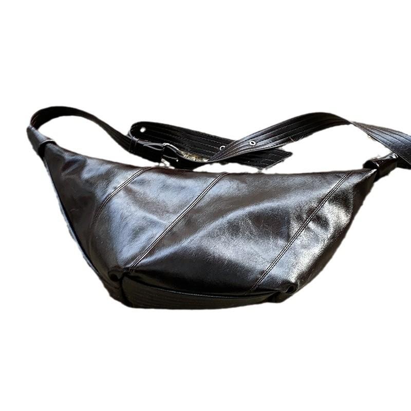 A Simple Single-shoulder Crossbody Bag with A Large Capacity of Dumplings Under The Armpits