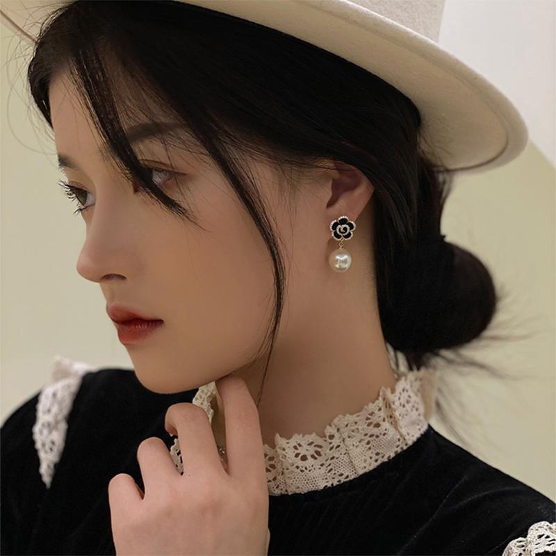 Sexy Woman Black Flower Earrings Party Club Accessories Ear Stud Earrings Fashion Jewelry Korean Pearl Earrings Moda Mujer