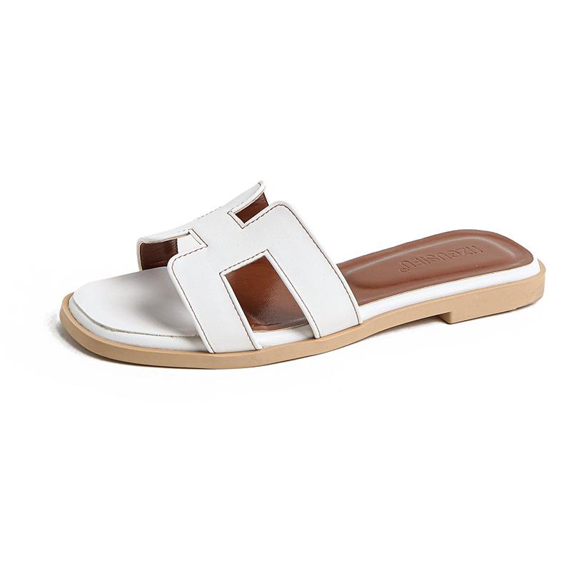 2025 New Trendy Women's Outdoor Sandals: Stylish Spring/Summer Versatile Beach Flats