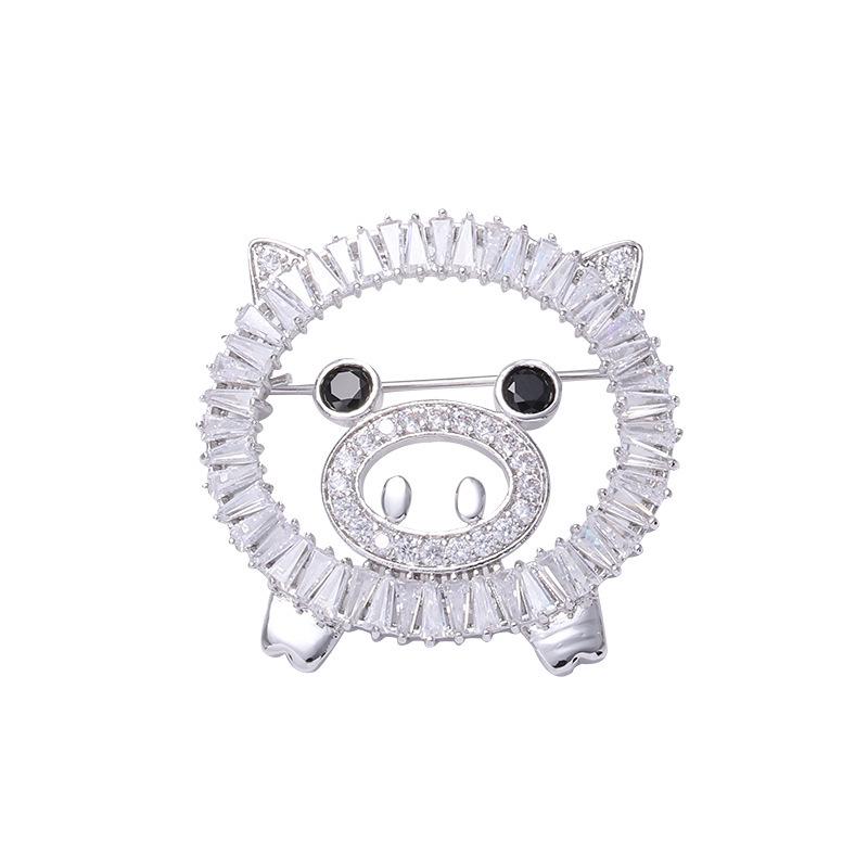 Bo Xin Yun Zirconia Pig Head Brooch – Stylish Animal Pin for Fashion Accessories