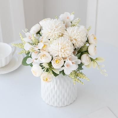 Künstliche Hortensienblüten für Scrapbook Seiden-Teerosenknospen Vase für Heimdeko Hochzeitsstrauß DIY Eine Kappe Weihnachtsgirlande